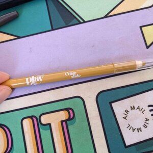 Glossier Play Color Slide Yellow eye pencil